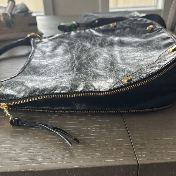 Gianni Bini Hobo Purse Black Faux Leather Gold-Tone Handbag Magnetic Closure EUC - Picture 4 of 14